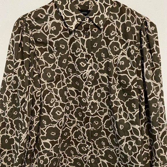 Banana Republic Puff-Sleeve
Button-down Floral Patterned Shirt - Picture 6 of 8